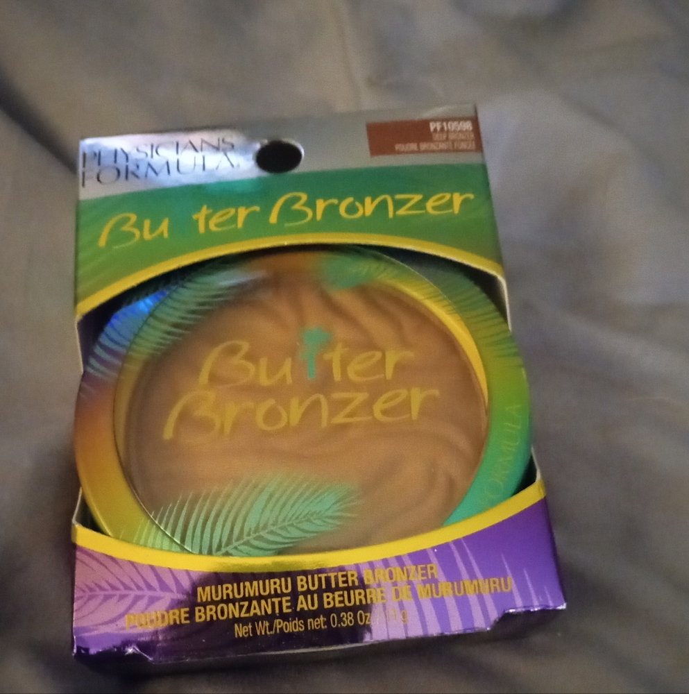 PHYSICIANS FORMULA BUTTER BRONZER LIGHT TO MEDIUM / MAKEUP BRUSH INCLUDED